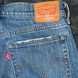 Levi’s wedgie fit mom Jean